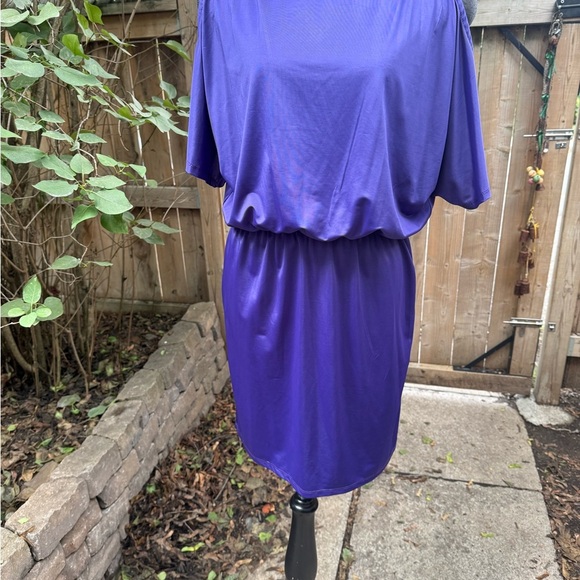 Suzi Shier Silky Cold Shoulder Purple Women's Mini Dress. Size M - Picture 1 of 8